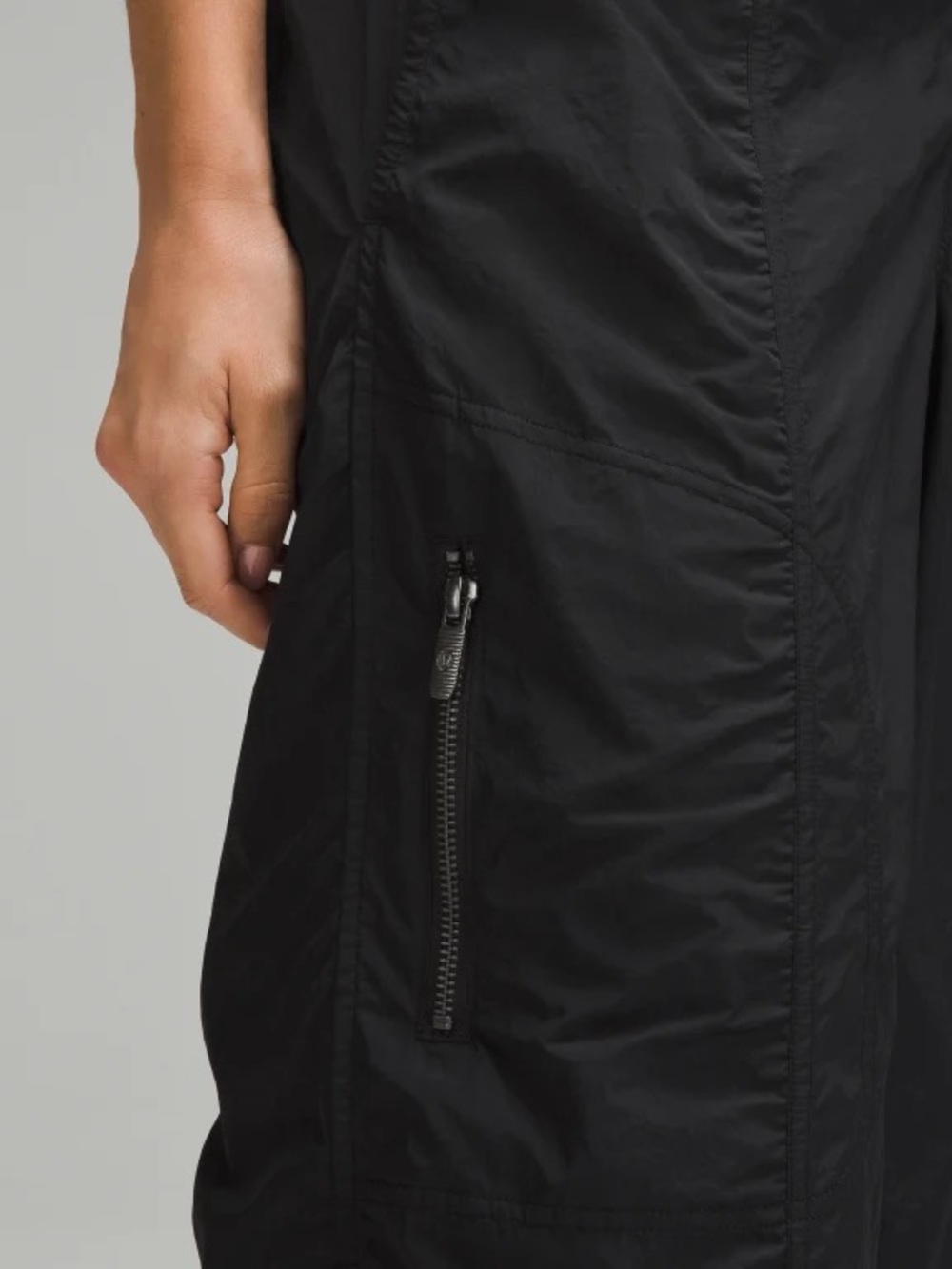 Front-Zip Mid-Rise Ruched Crop - Picture 6 of 8